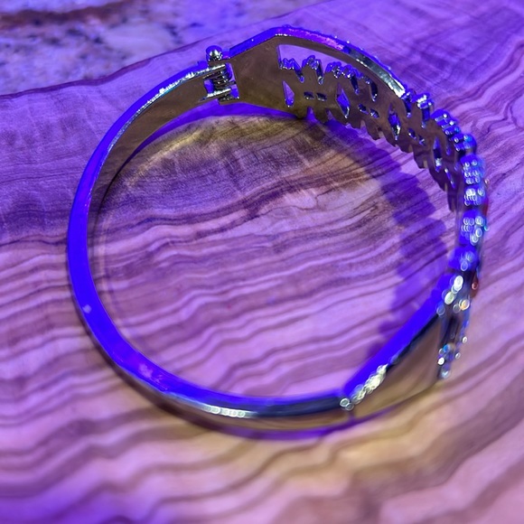 Bracelet, Multi Colored Stone Silver Bracelet, Opens on the side, 3” - Picture 4 of 7